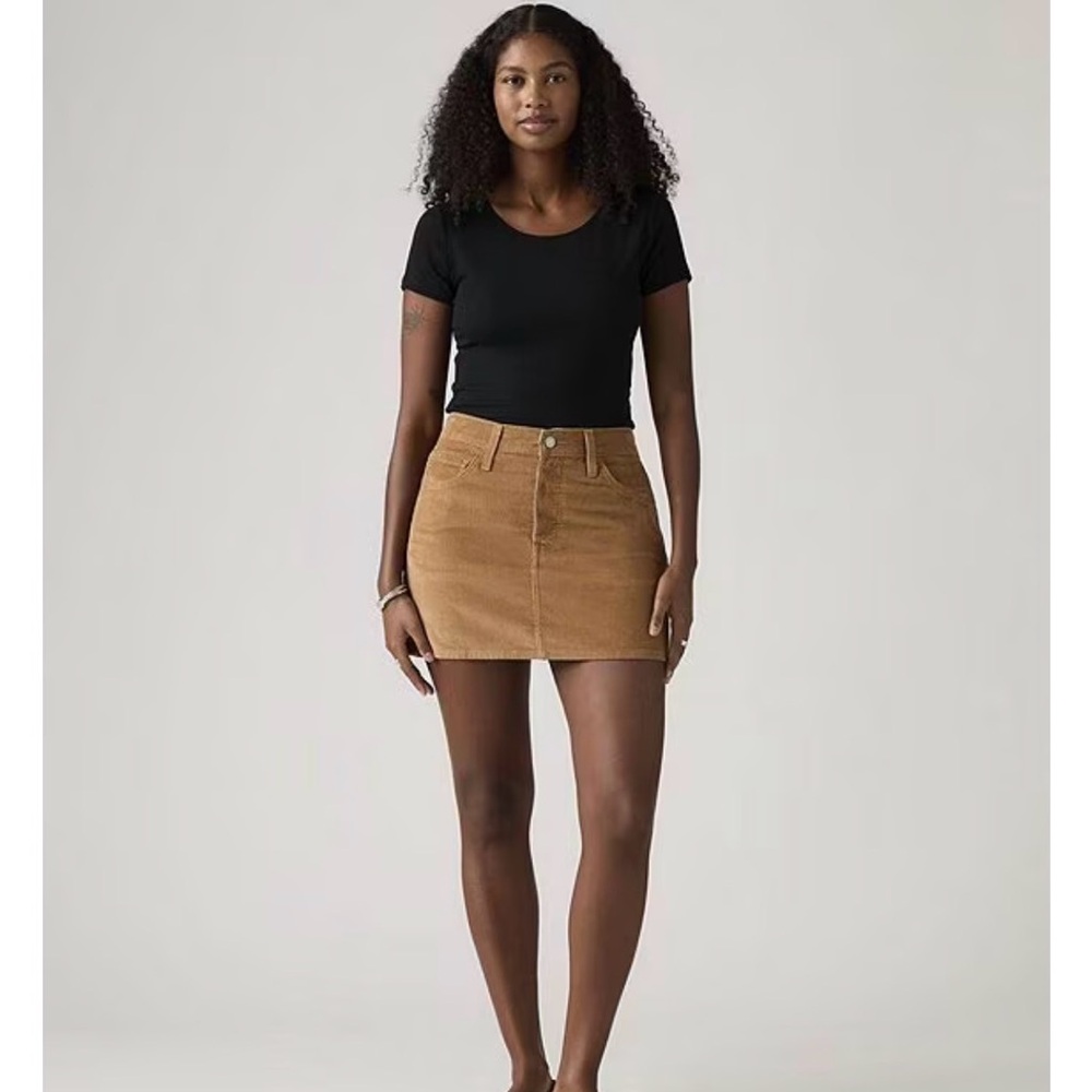 Levi's Icon Mid Rise Easy Fit Corduroy Skirt